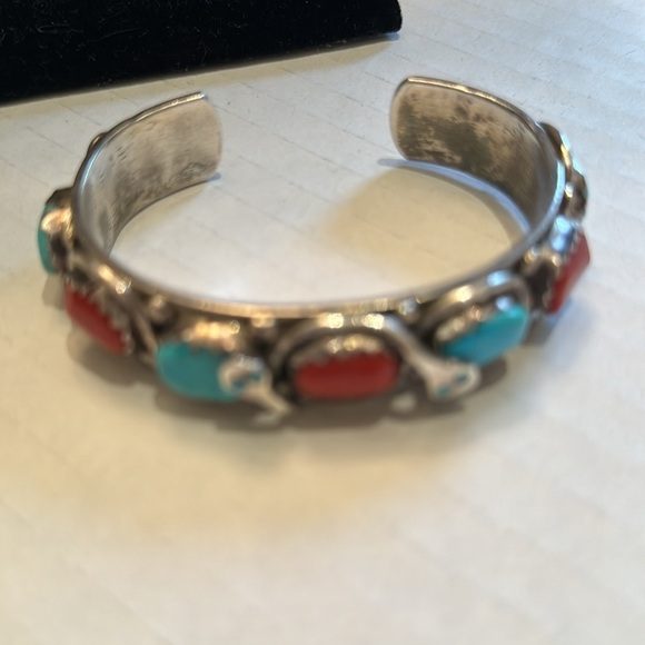 Vintage Navaho beautiful Effie C Zuni Coral and Turquoise Silver bracelet signed - Picture 10 of 11